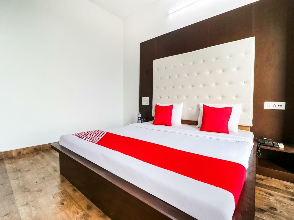 Oyo 47630 Grand Villa Moga Екстер'єр фото