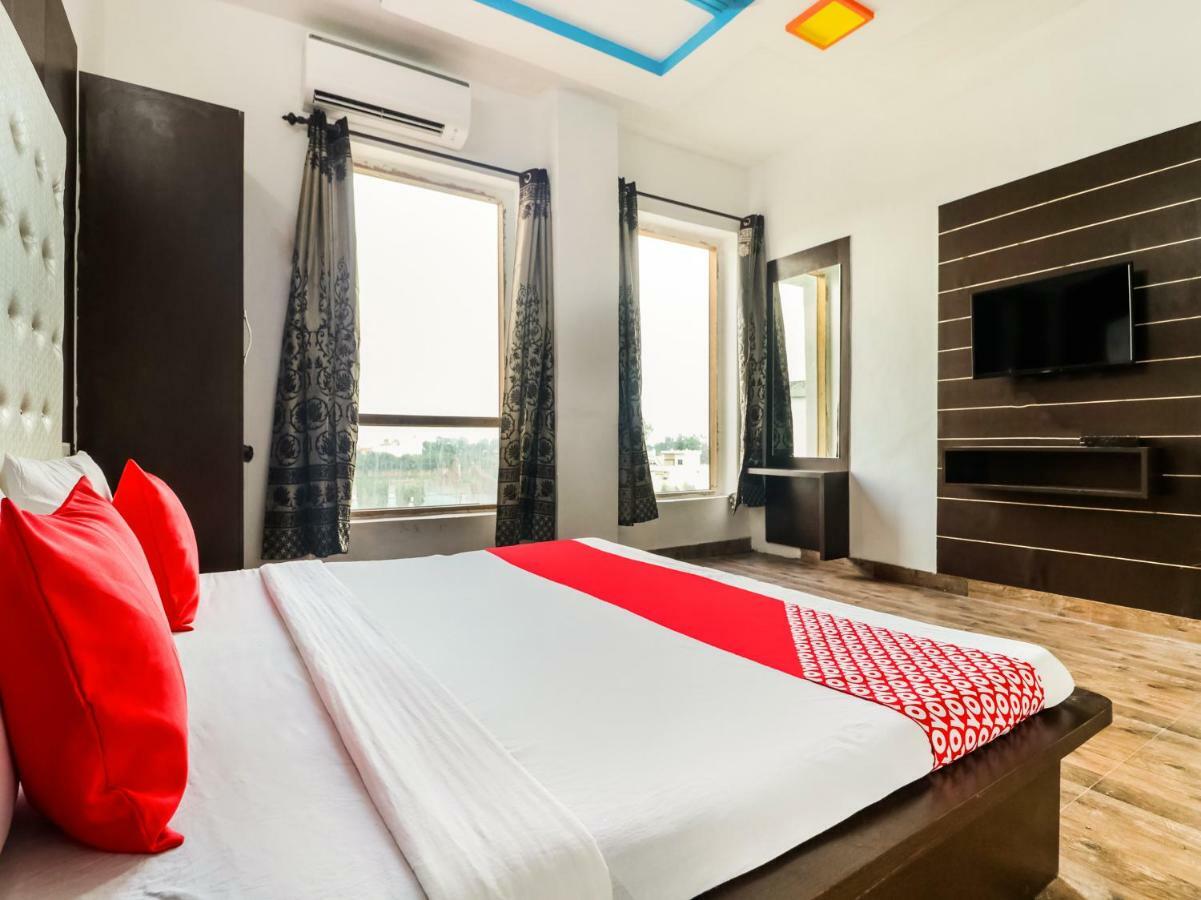 Oyo 47630 Grand Villa Moga Екстер'єр фото