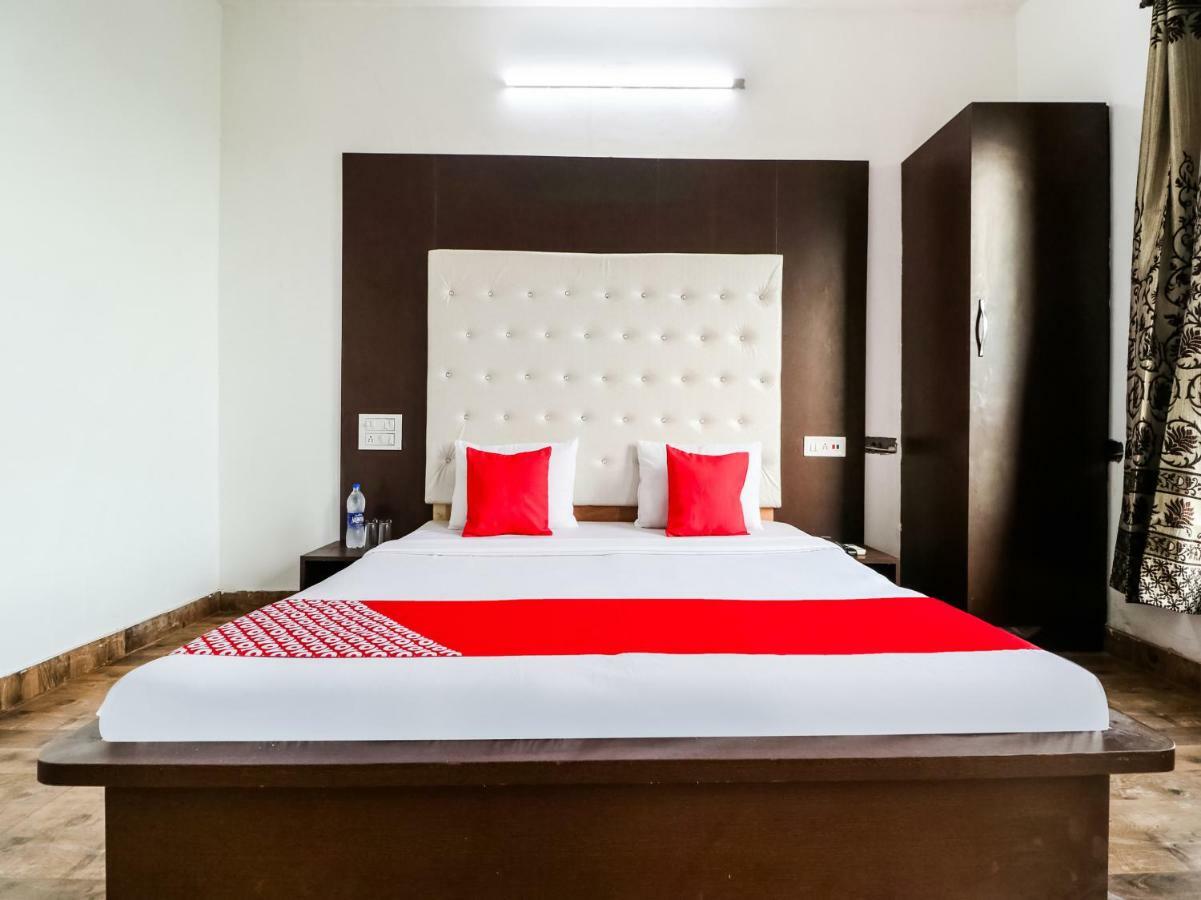 Oyo 47630 Grand Villa Moga Екстер'єр фото