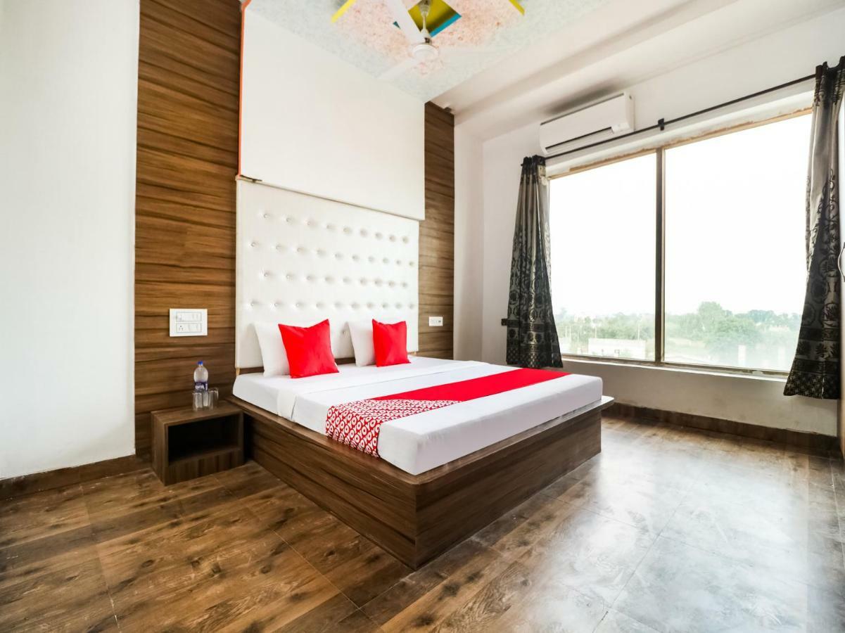 Oyo 47630 Grand Villa Moga Екстер'єр фото