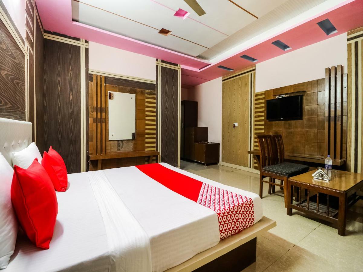 Oyo 47630 Grand Villa Moga Екстер'єр фото