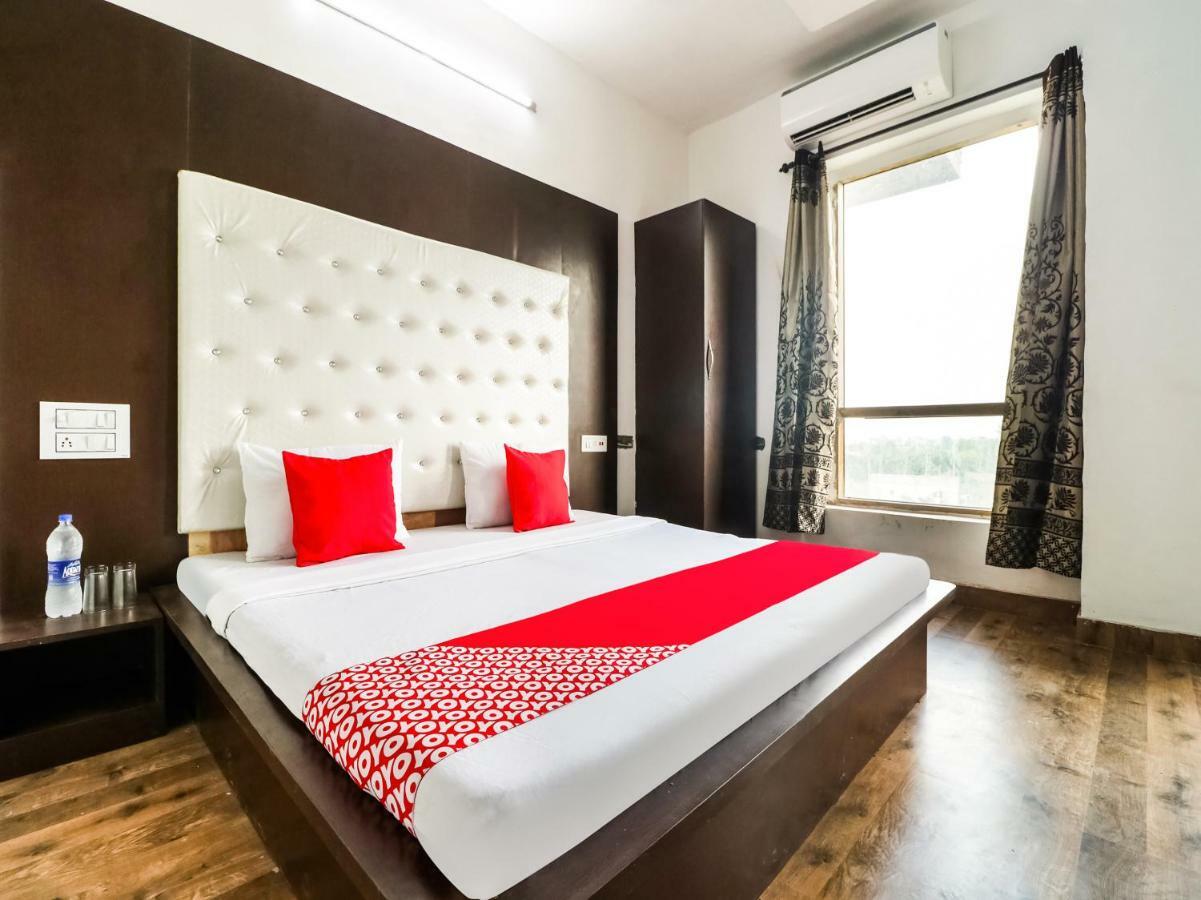 Oyo 47630 Grand Villa Moga Екстер'єр фото